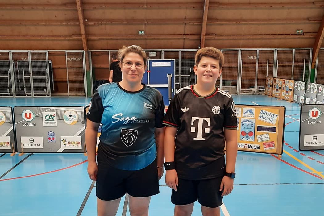 Les joueurs de Loudun 3 réunis dans la salle de tennis de table