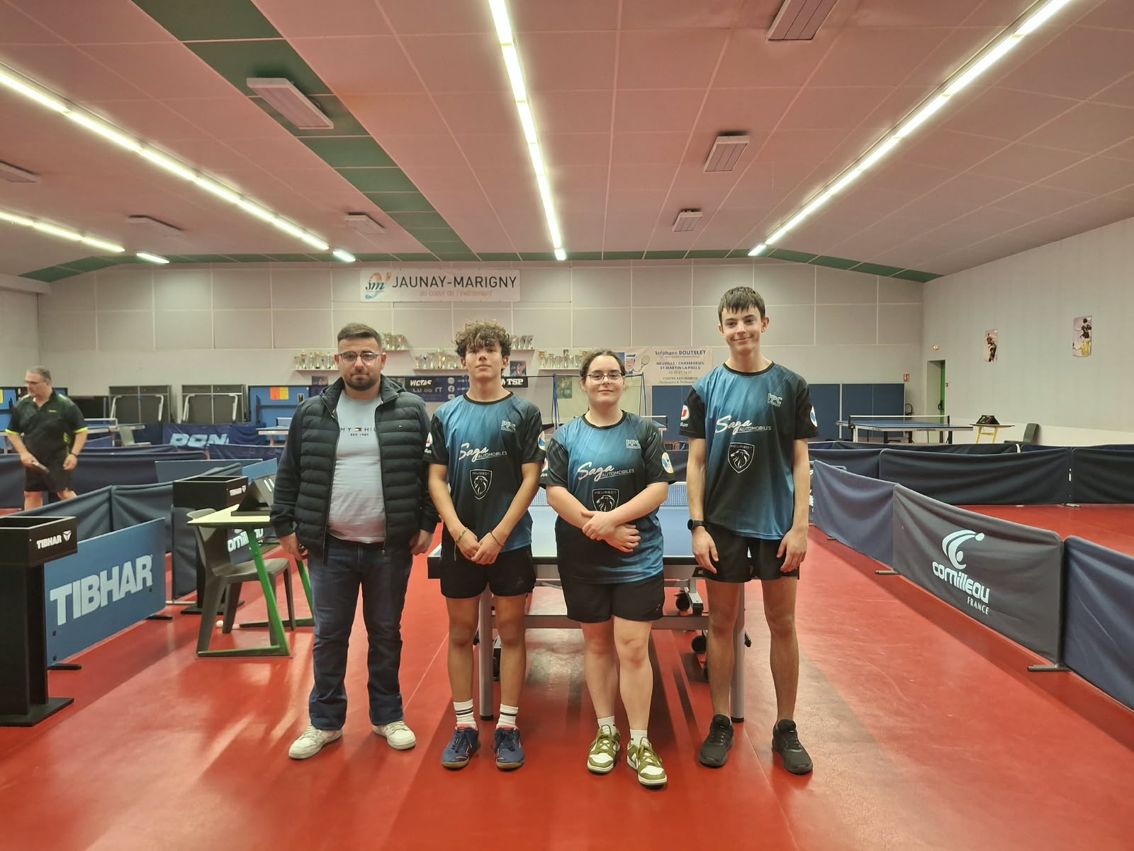 L'équipe de Loudun 1 réunie dans la salle de tennis de table lors de la troisième journée